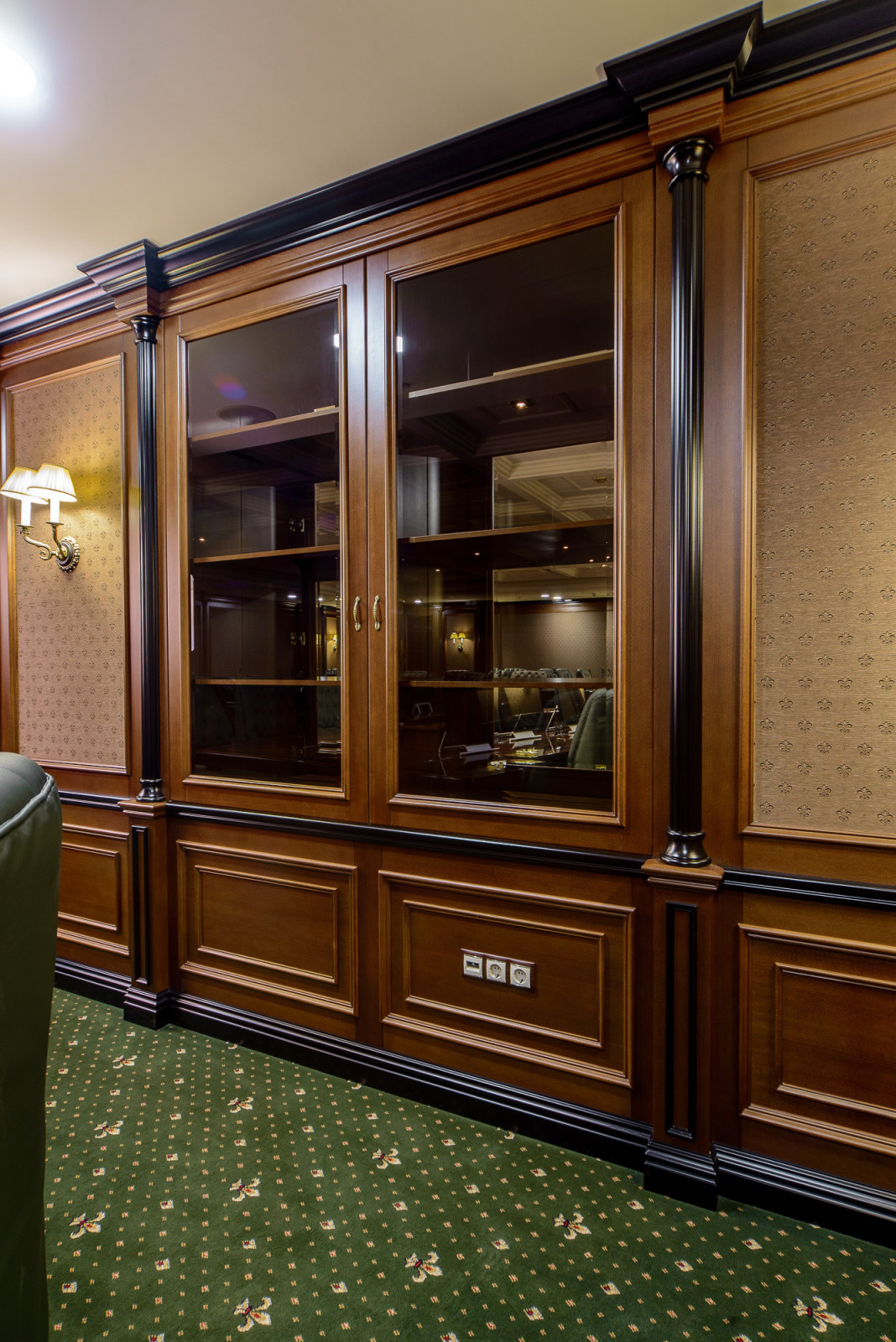 Конференц зал на 39 VIP. Гостиница Рэдиссон Лазурная