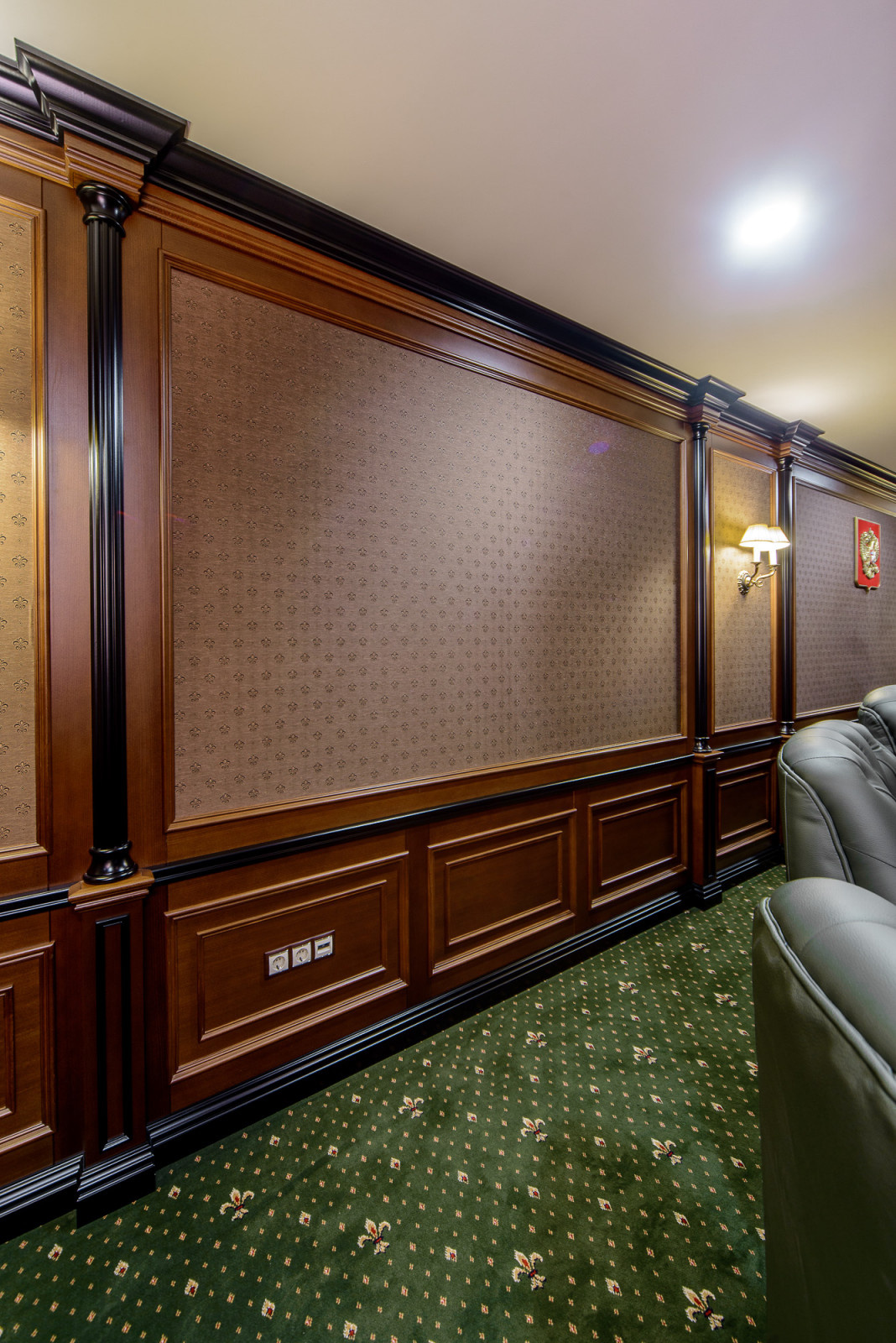 Конференц зал на 39 VIP. Гостиница Рэдиссон Лазурная