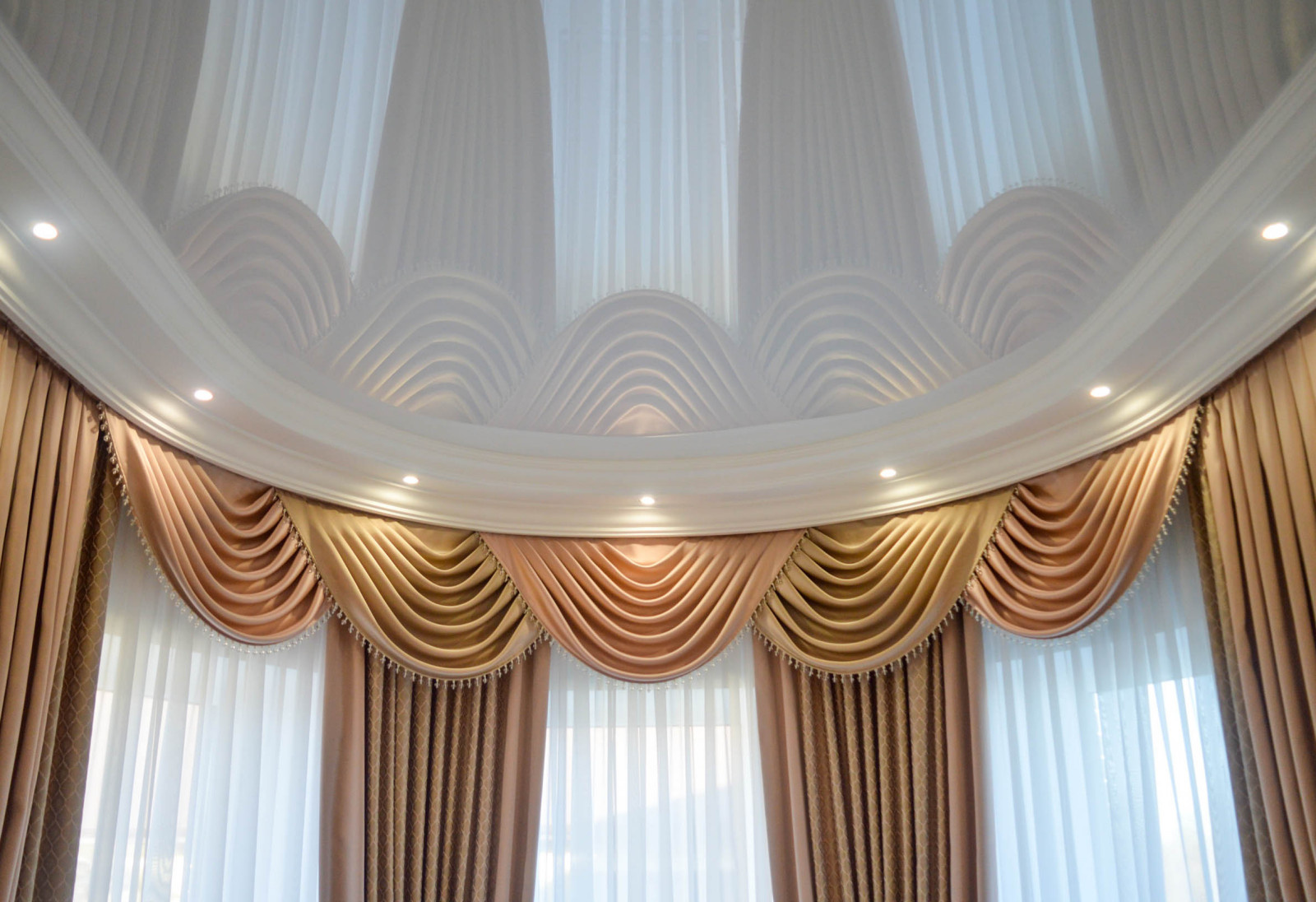 Текстильное оформление гостиной в классическом стиле