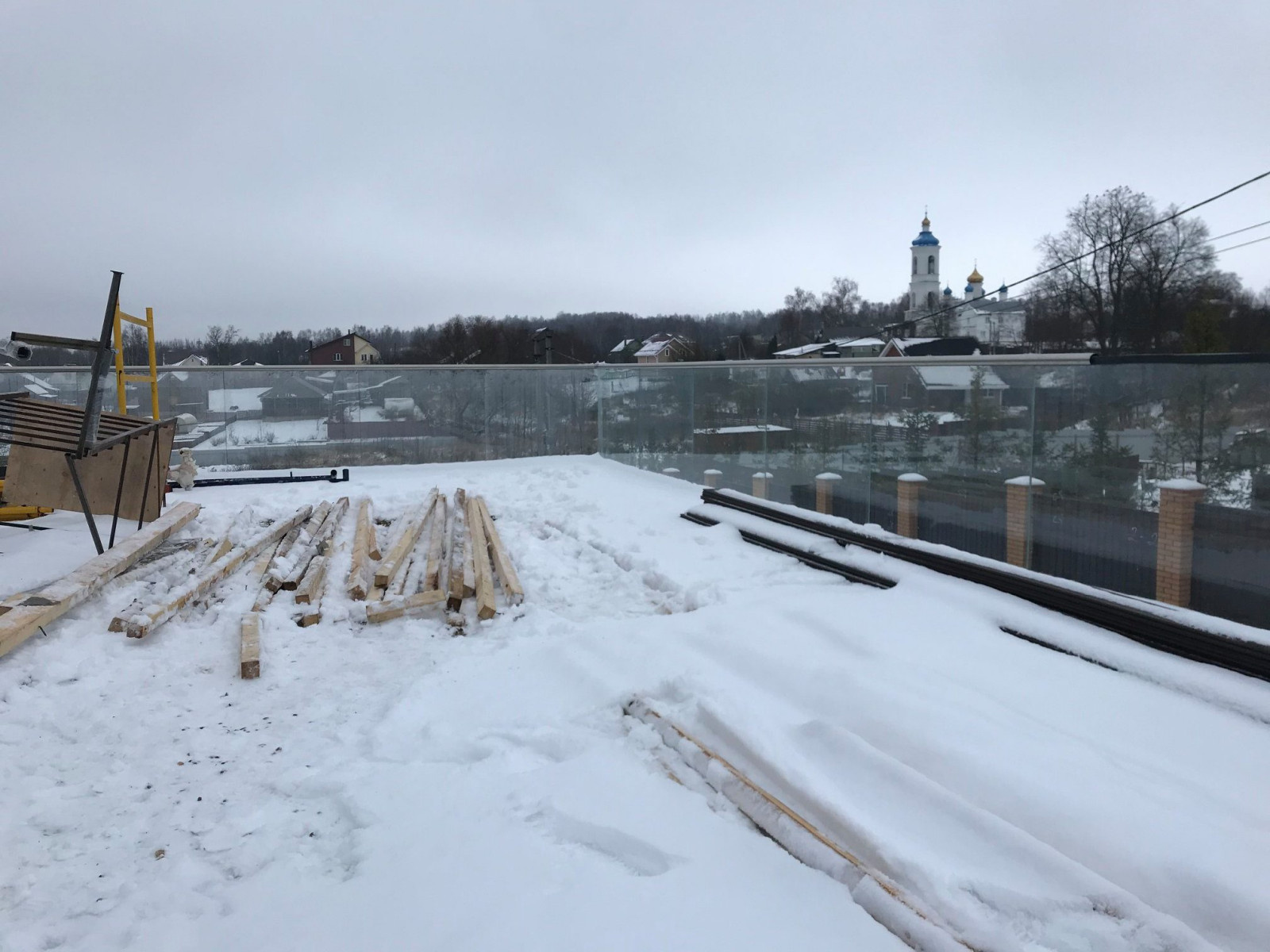 Стеклянные ограждения.