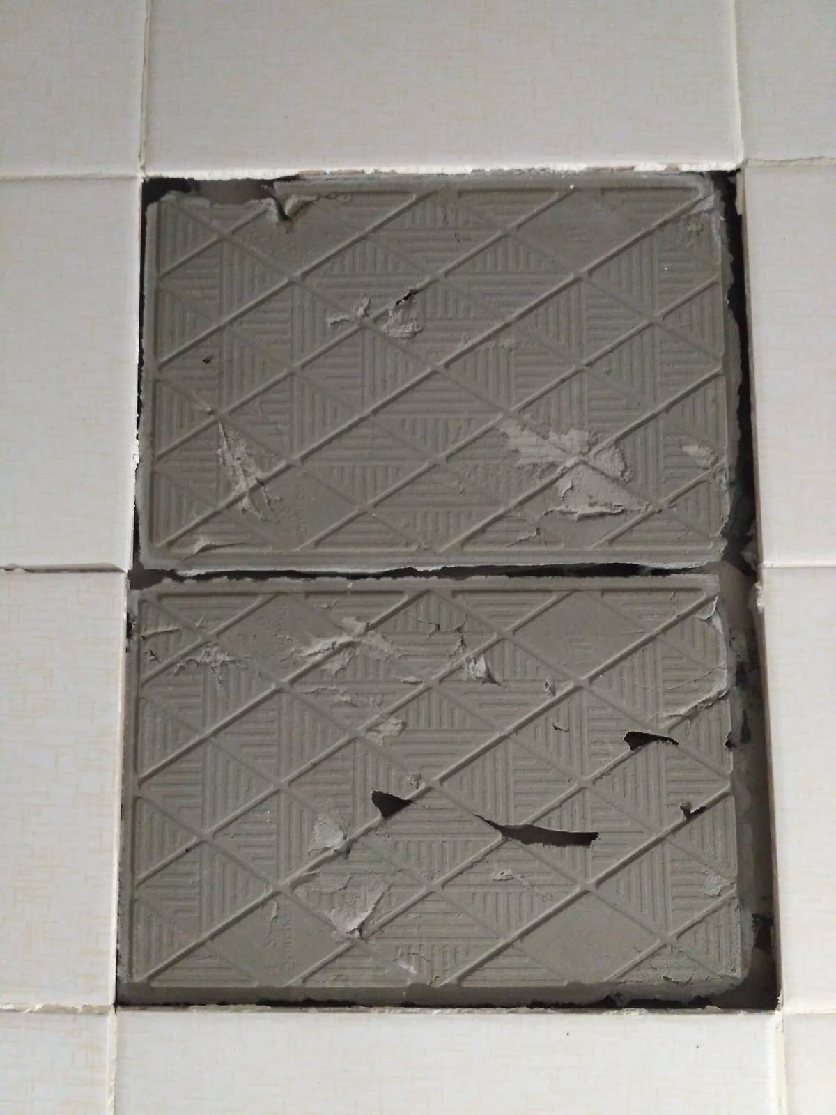 Укладка плитки старым способом на толстый слой клея