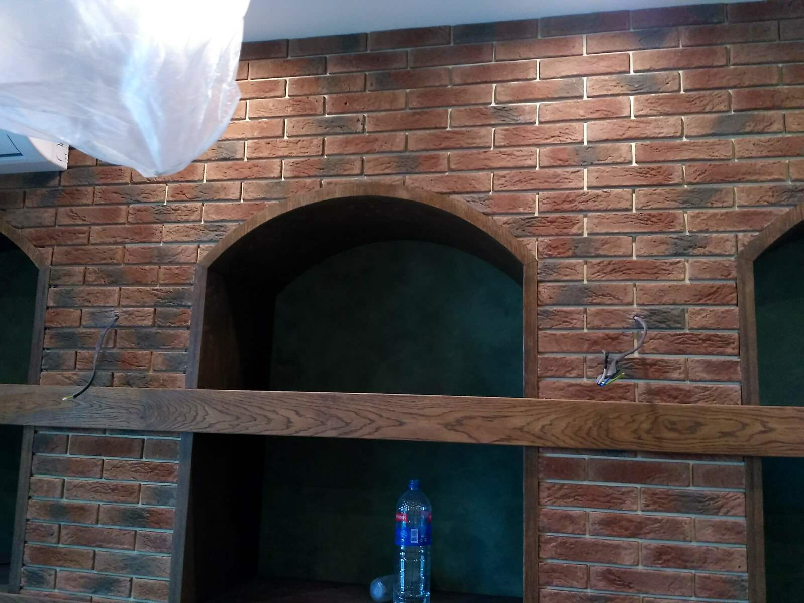 Облицовочный кирпич шкаф в кабинете в стиле лофт