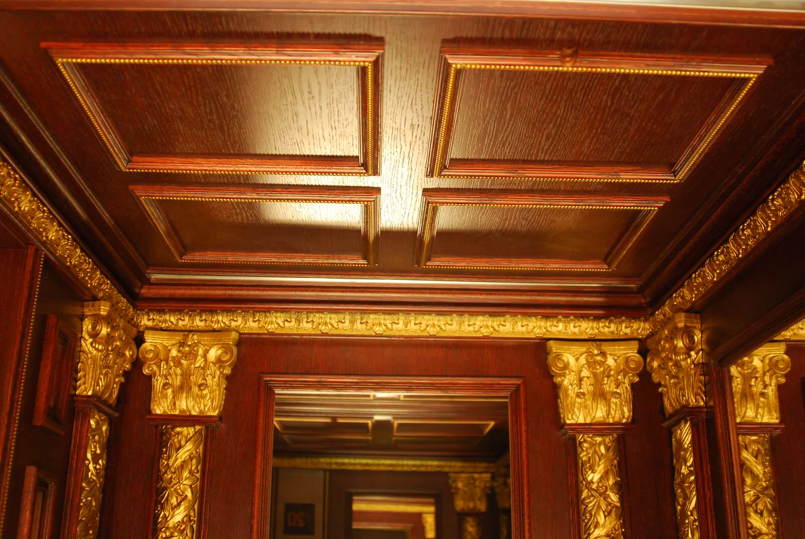 Отделка лифта в "Газойл плаза"