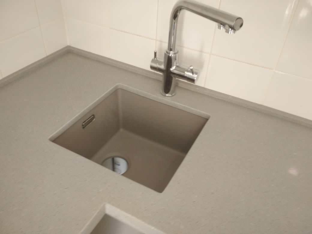 Столешница из кварцевого камня Viatera Castle Q5200