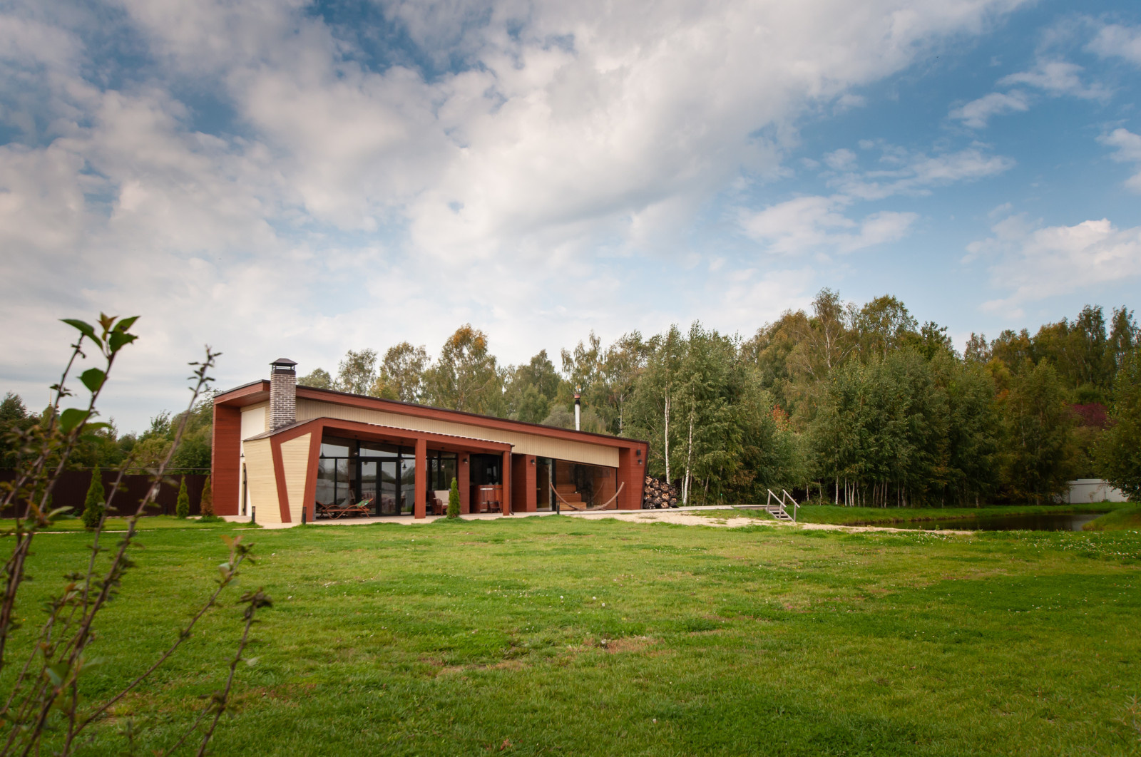 Вил на баню со стороны дома