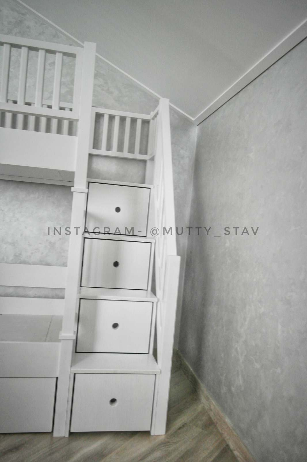 двухъярусная кровать