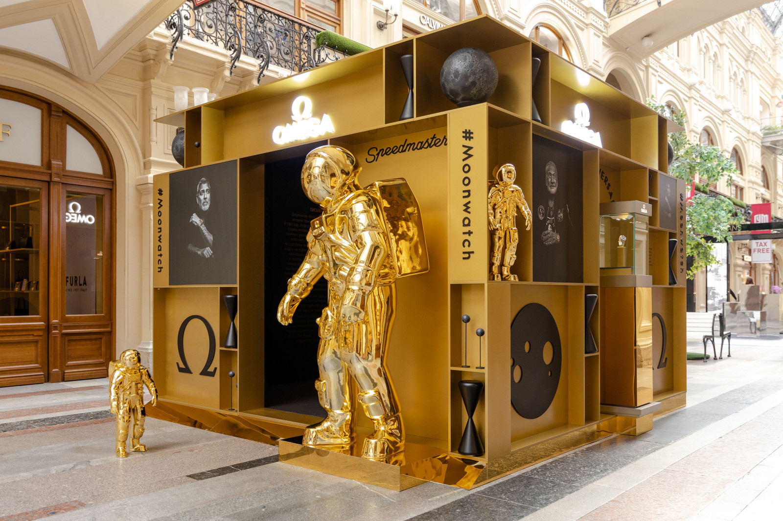 Рекламный стенд OMEGA.