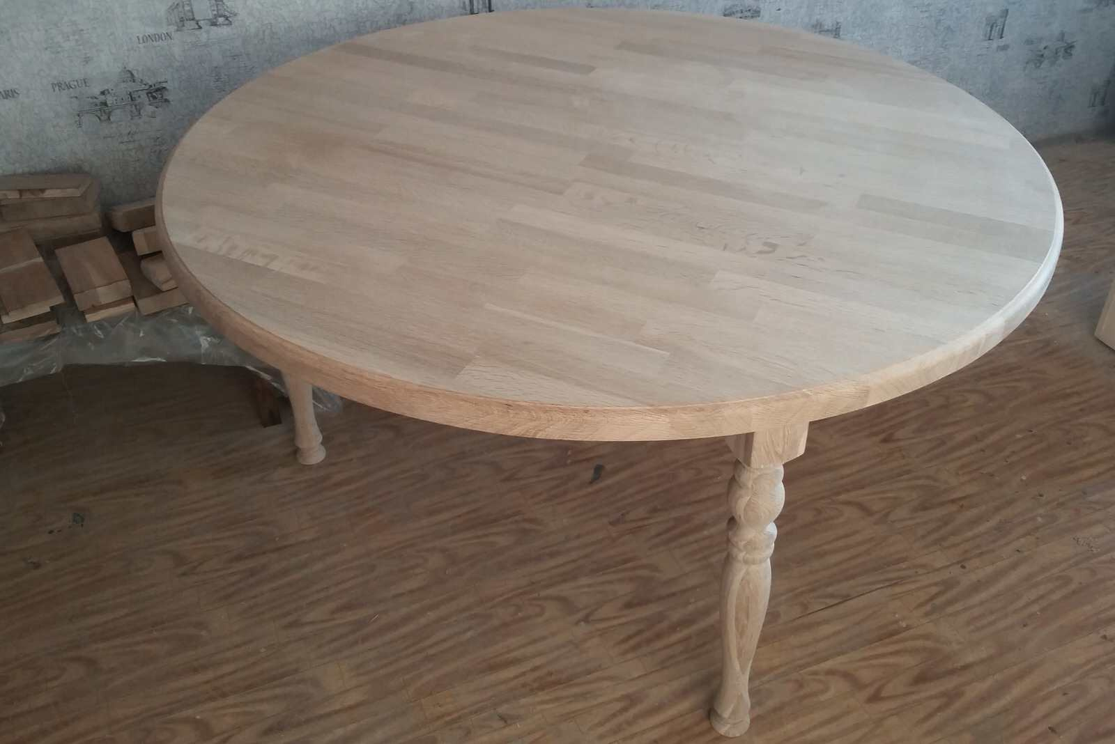 Обеденный стол из натурального сращенного дуба.