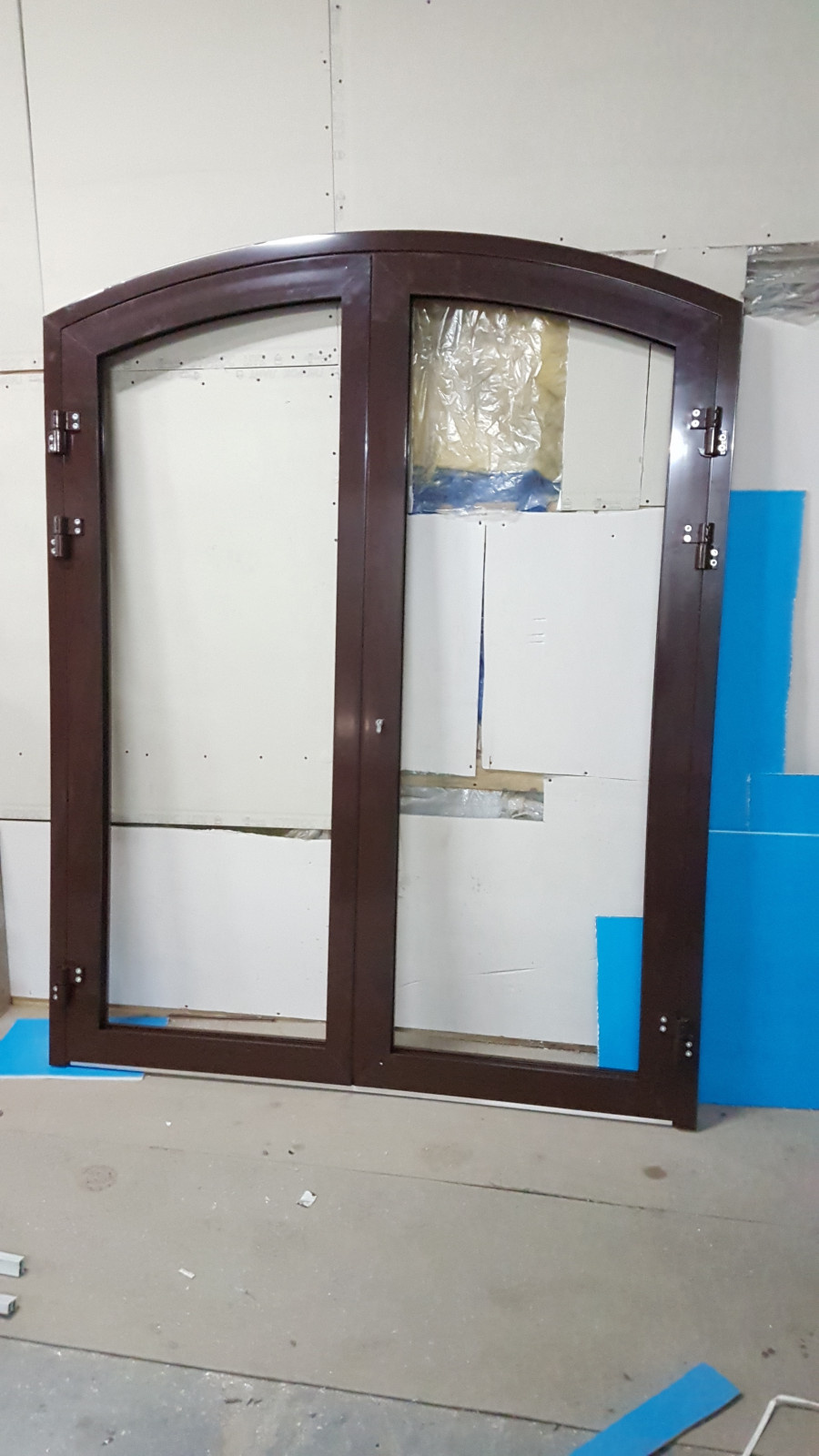 Обложка проекта: Арочная дверь и окно