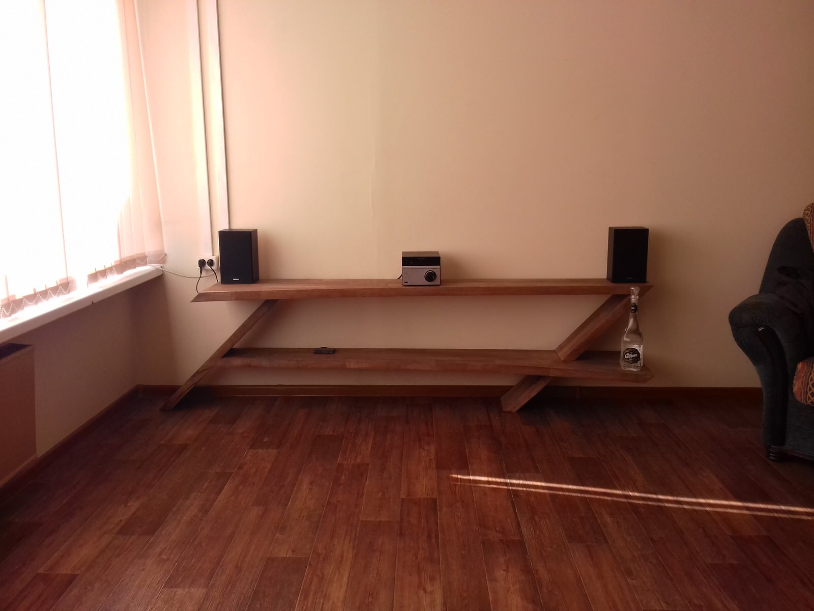 Декоративные изделия из массива натурального дерева