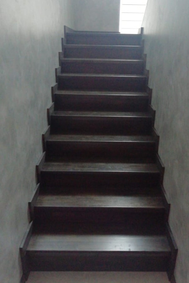 Лестницы из массива дерева.