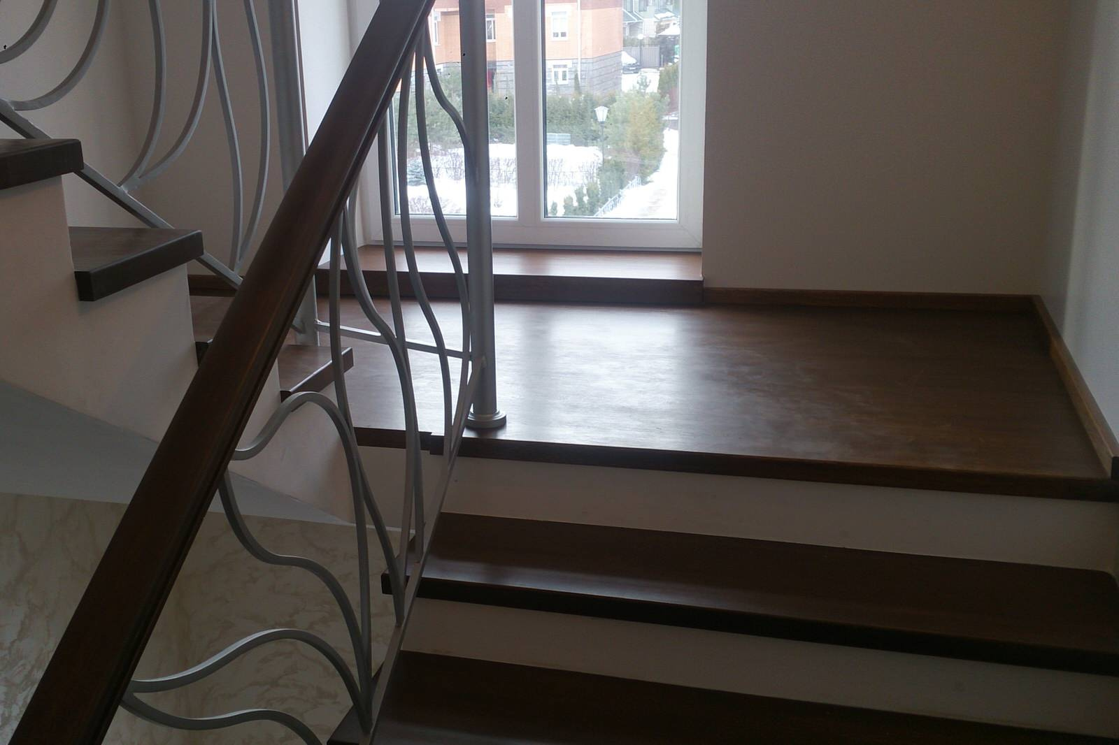 Лестницы из массива дерева.