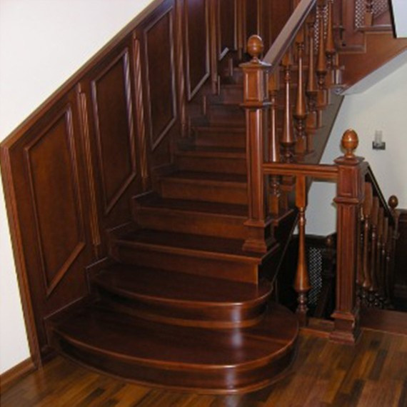 Лестницы из массива дерева.