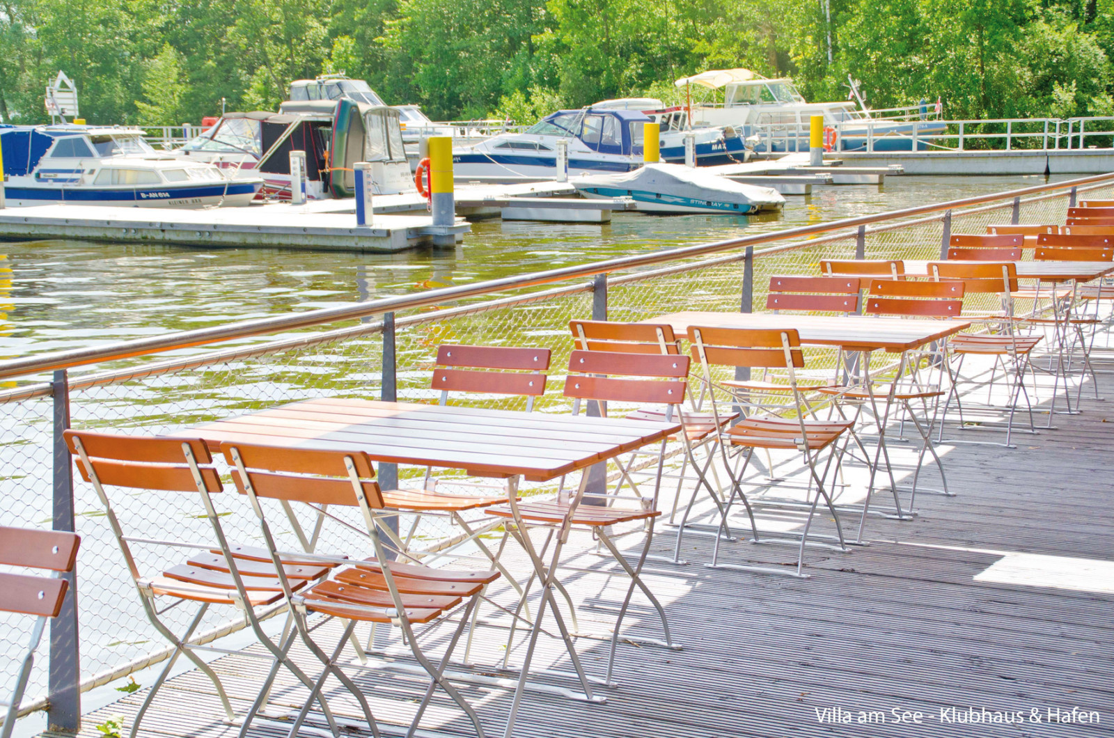 Мебель из массива акации