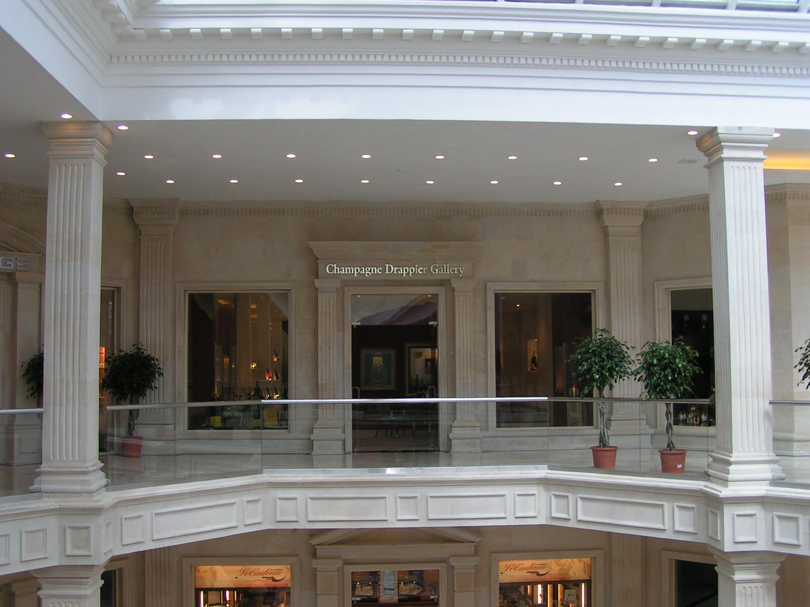 “ Shampagne Drappiere Gallery”.