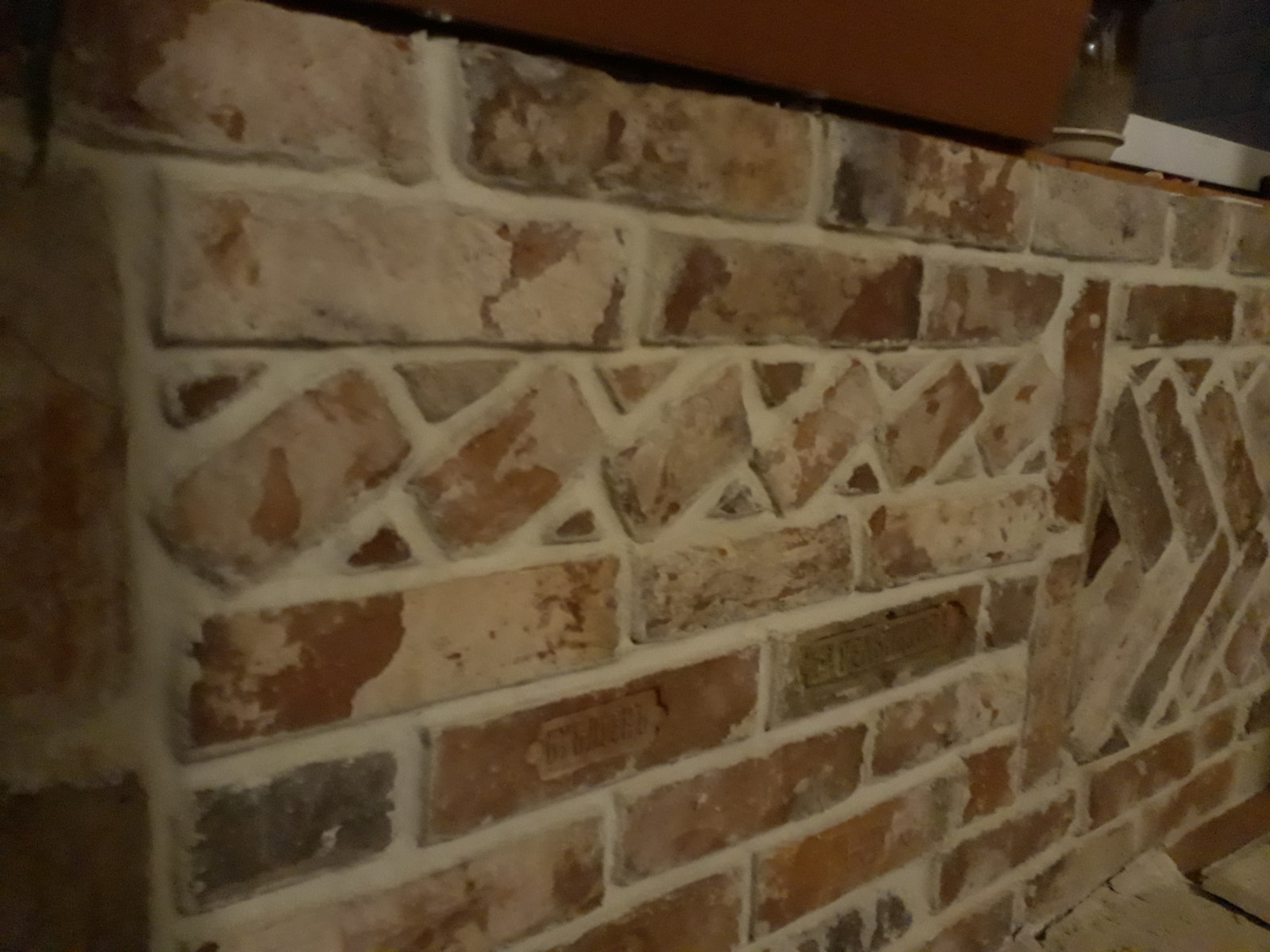 Старинный кирпич в интерьере