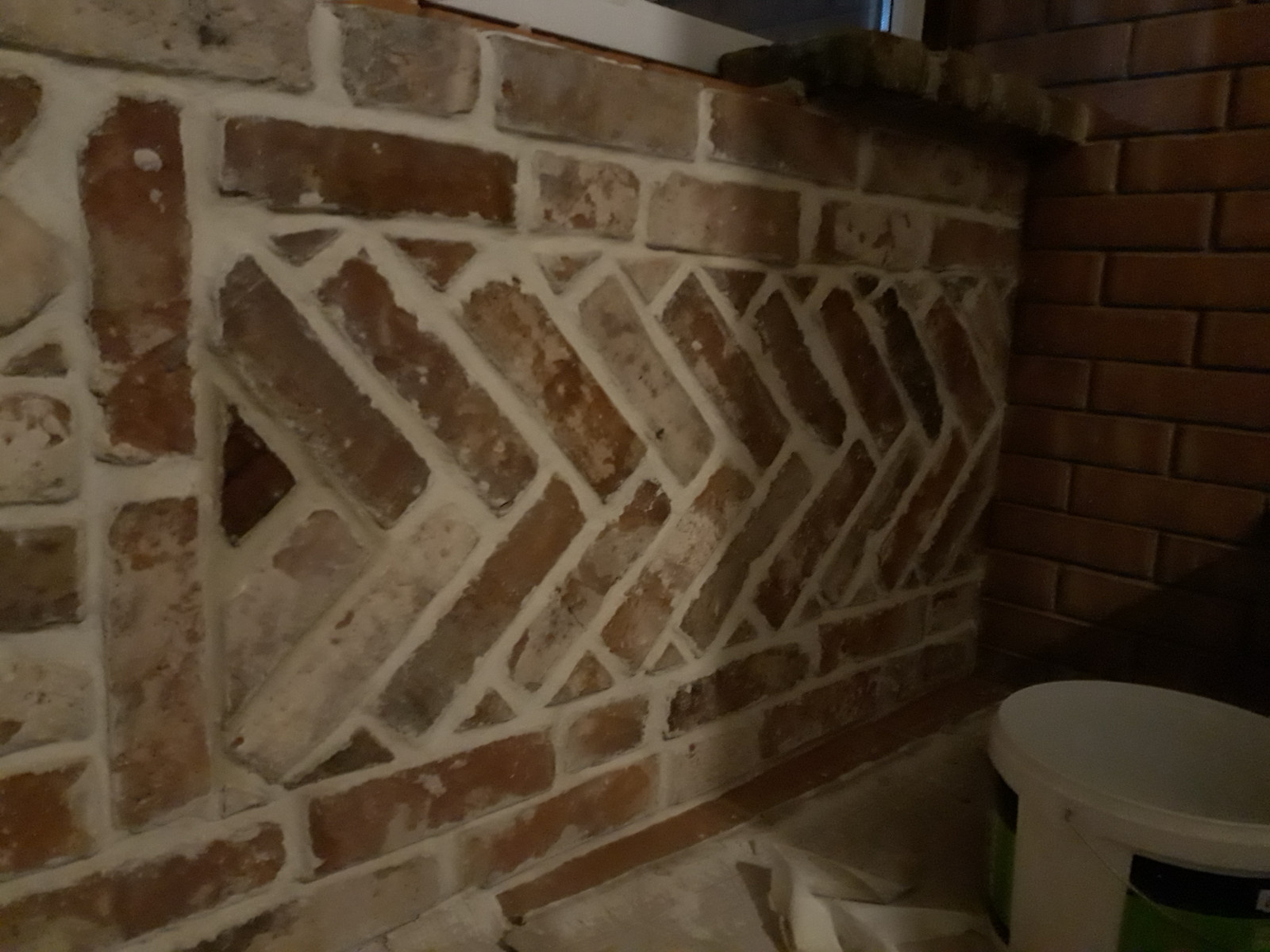 Старинный кирпич в интерьере