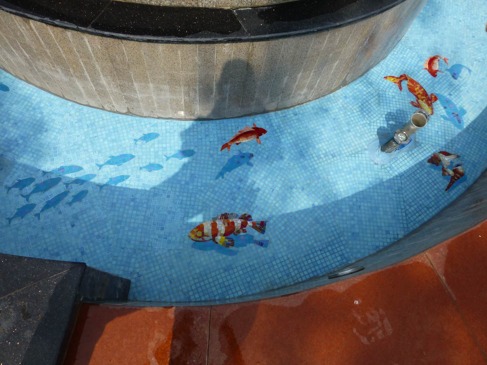 Оформление фонтана в резиденции губернатора штата Махараштра в Мумбаи (Индия)