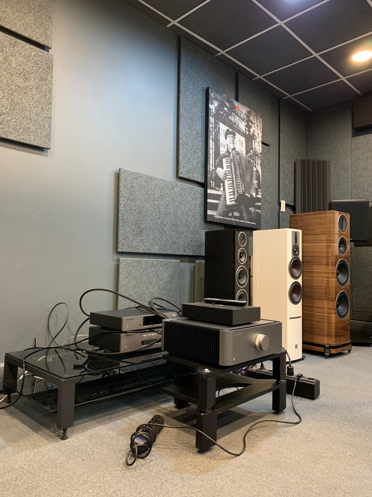 Шоу-рум домашних кинотеатров.