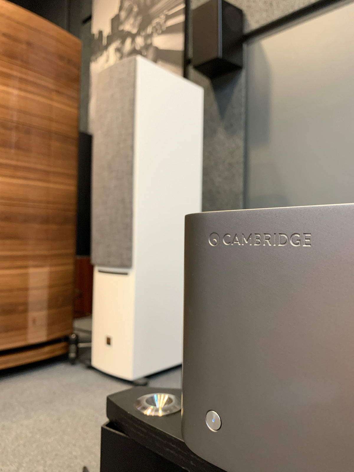 Шоу-рум домашних кинотеатров.