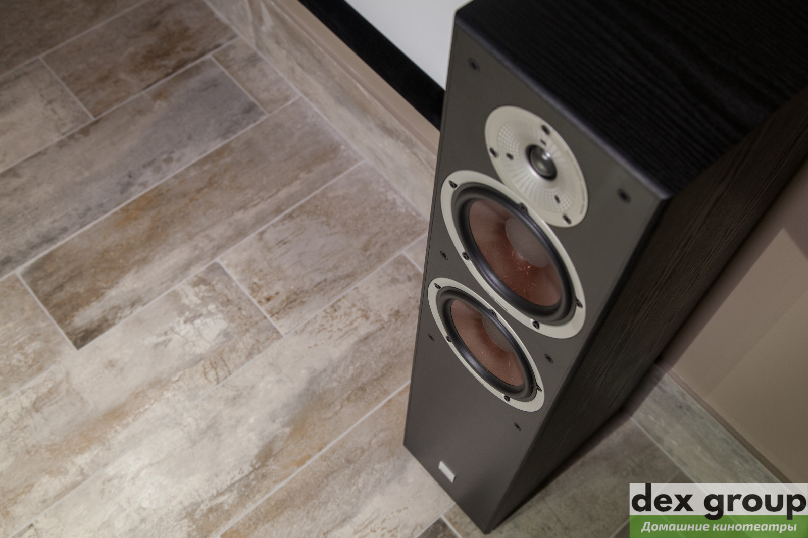 Домашний кинозал с караоке