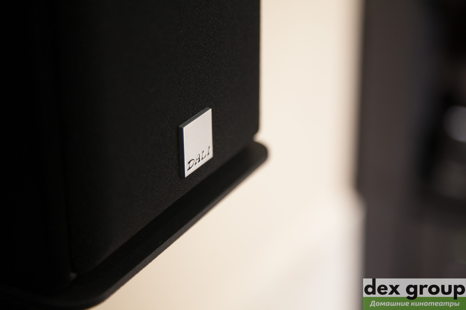 Домашний кинозал с караоке