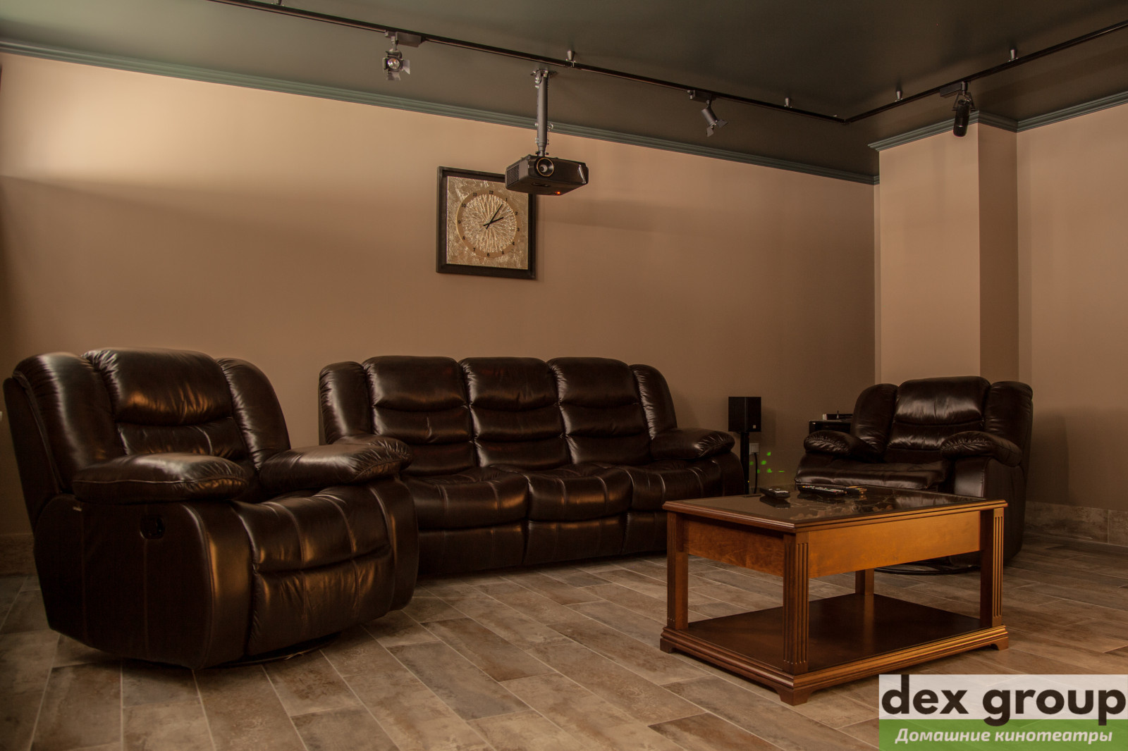 Домашний кинозал с караоке