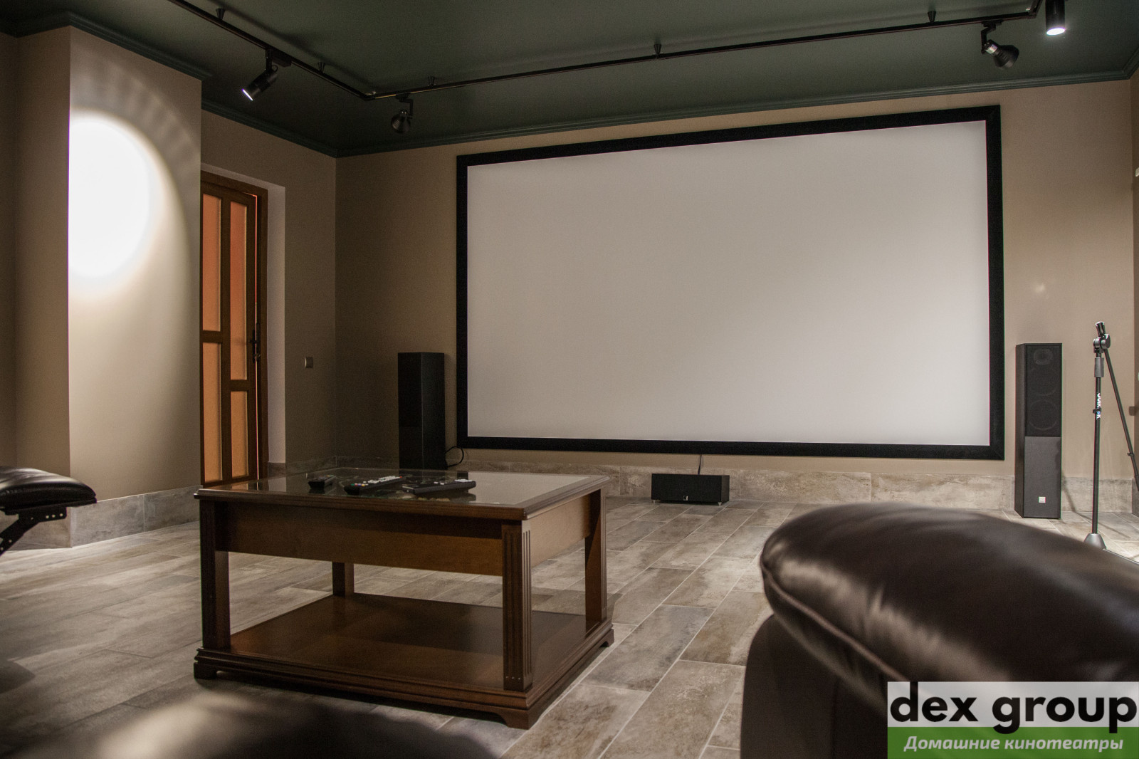 Домашний кинозал с караоке