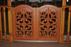 Часы каминные, настольные из древесины, резные ручной работы.