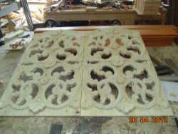 Часы каминные, настольные из древесины, резные ручной работы.