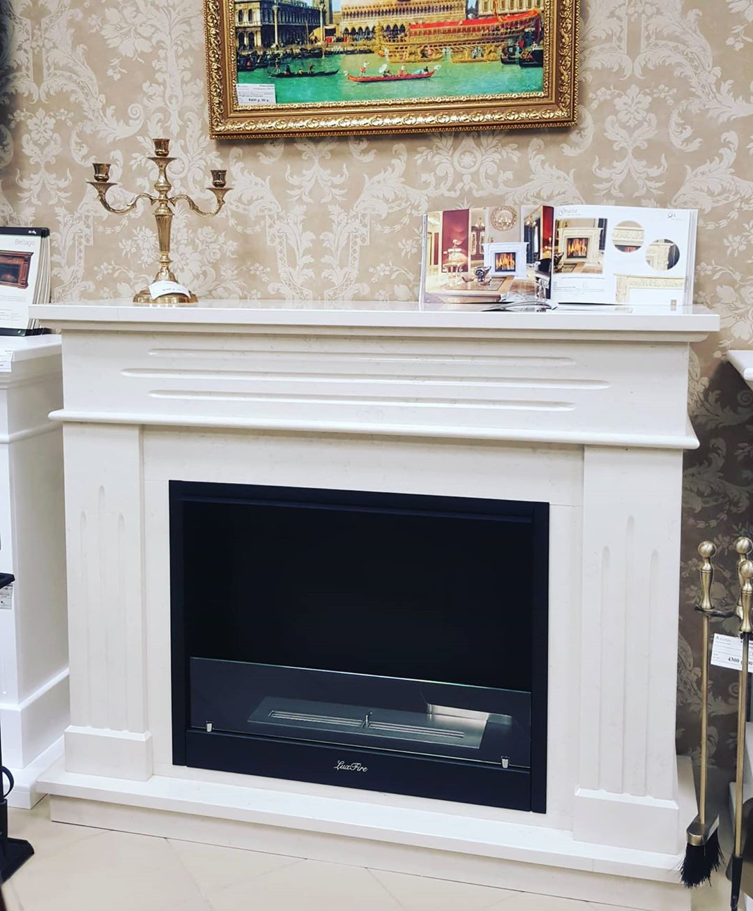 Обложка проекта: Камин из мрамора PERLINO BIANCO с БИО каминной вставкой LUXFIRE