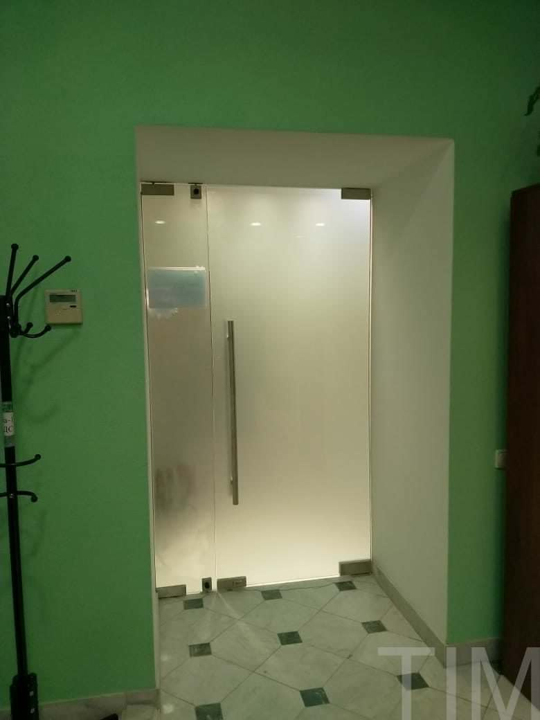 Стеклянные маятниковые двери для Водоконала