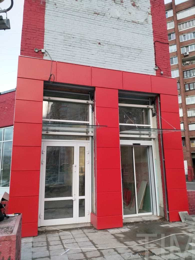 Козырек из закаленного триплекса для магазина "МАГНИТ"