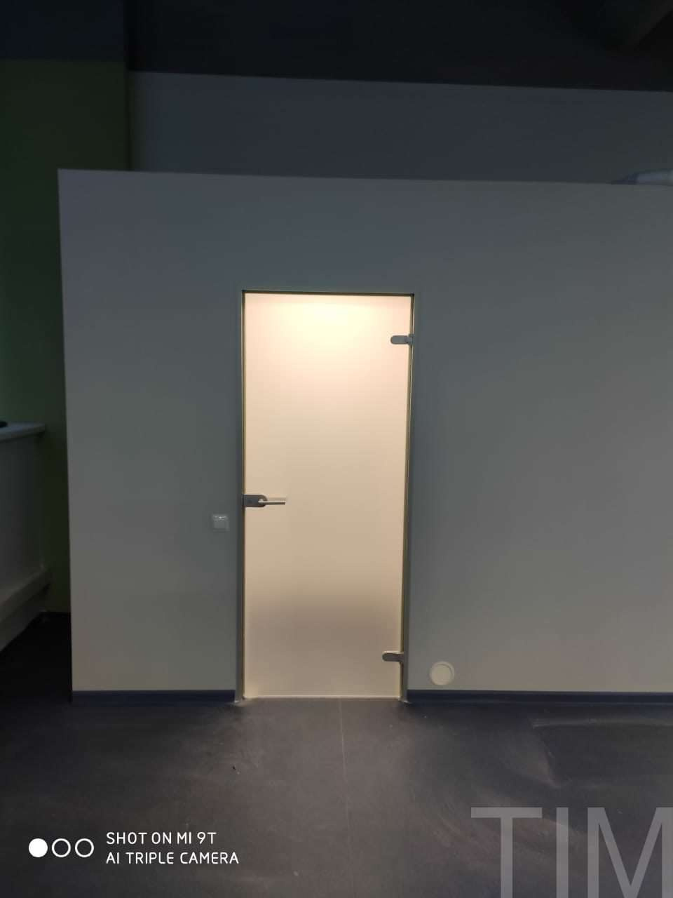 Обложка проекта: Стеклянные двери с алюминиевой коробкой