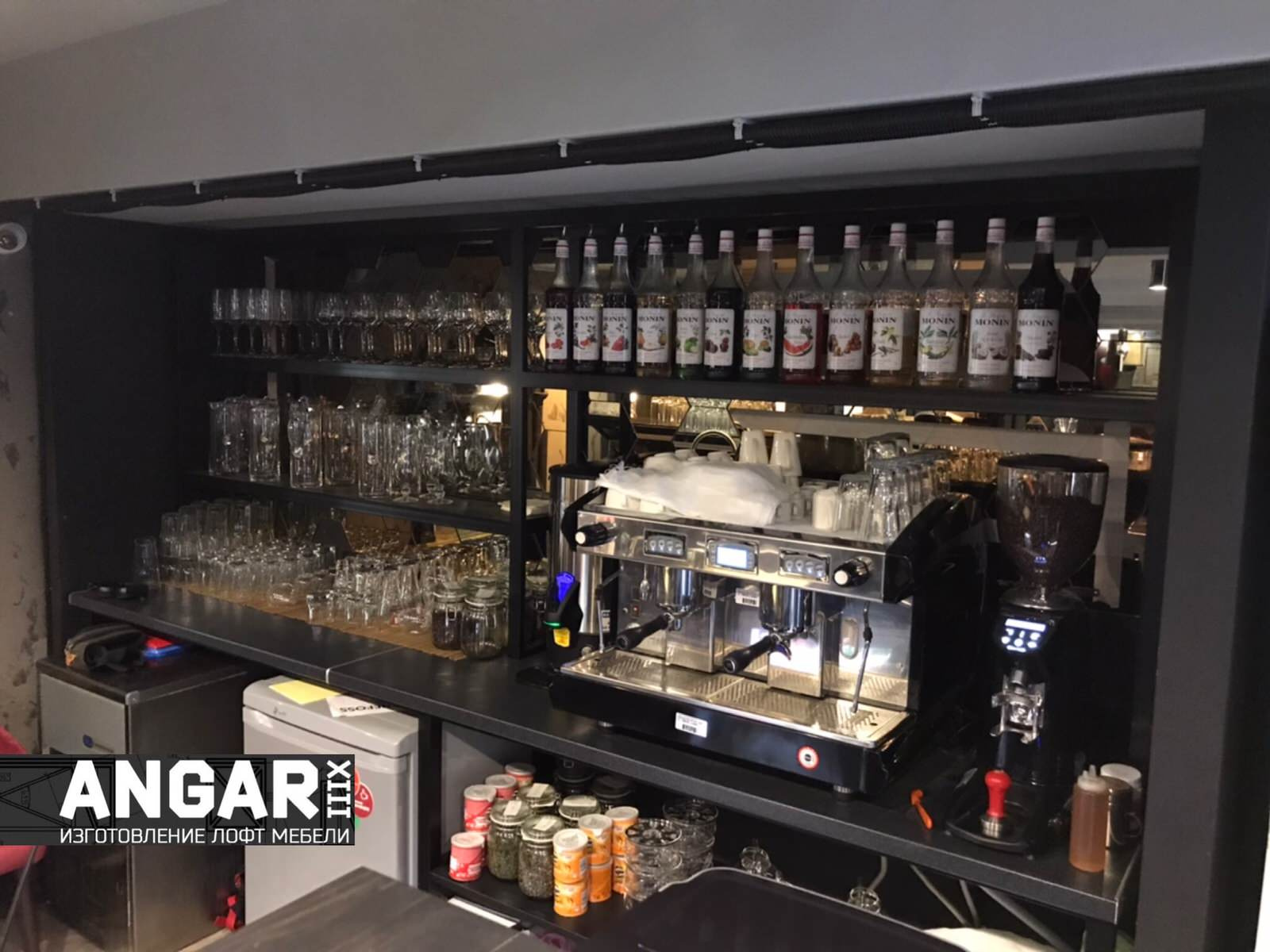 Барная стойка, кухня и стеллажи за баром для mAskva Lounge, г. Москва