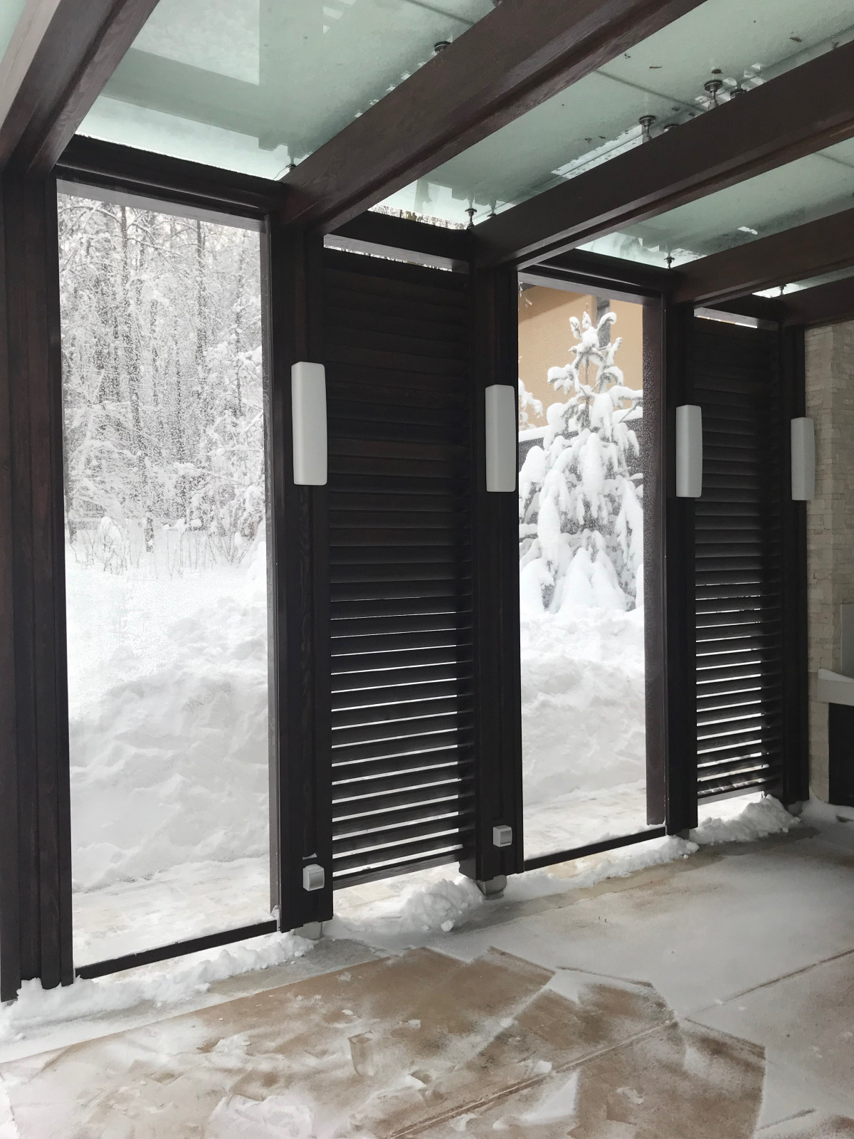 Arbor BBQ with a glass roof. Беседка со стеклянной крышей