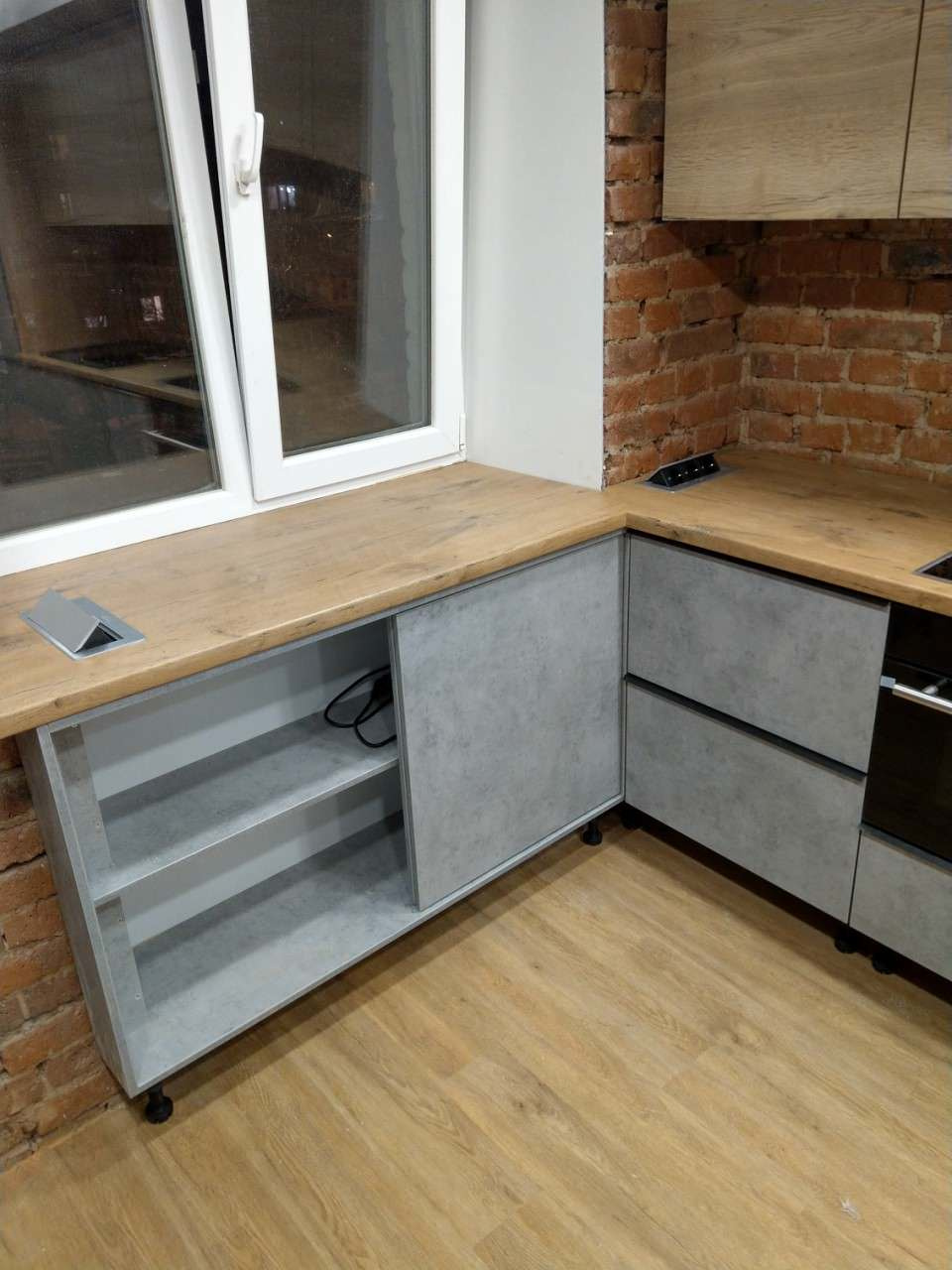 Место под окном