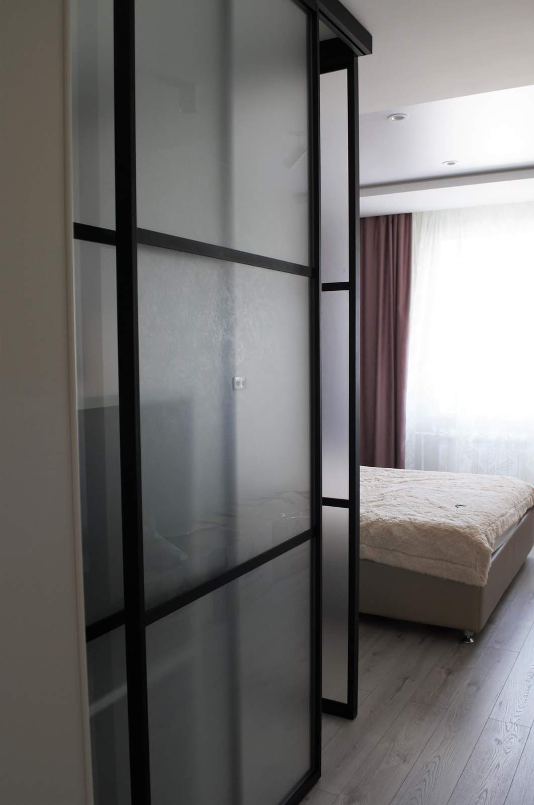 Стеклянные двери и перегородки