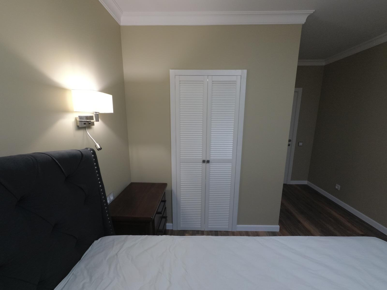 Двери-жалюзи в гардеробной