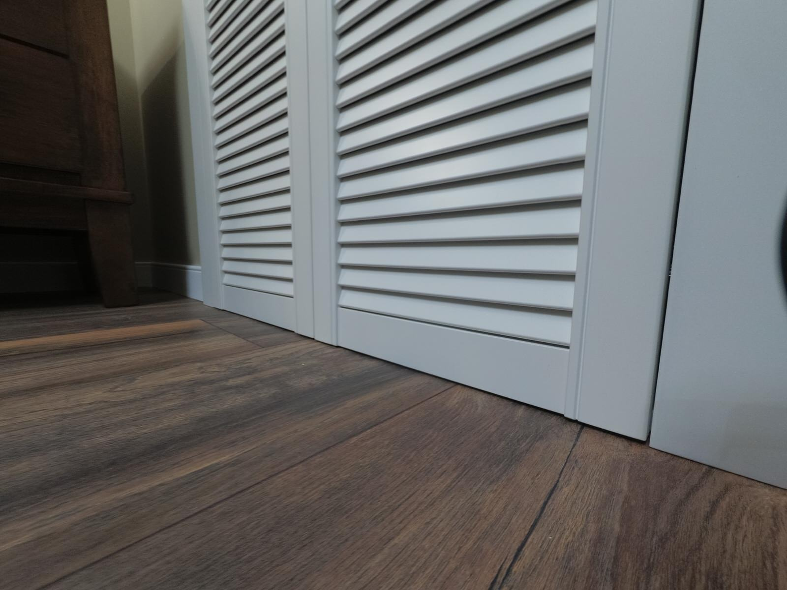Двери-жалюзи в гардеробной