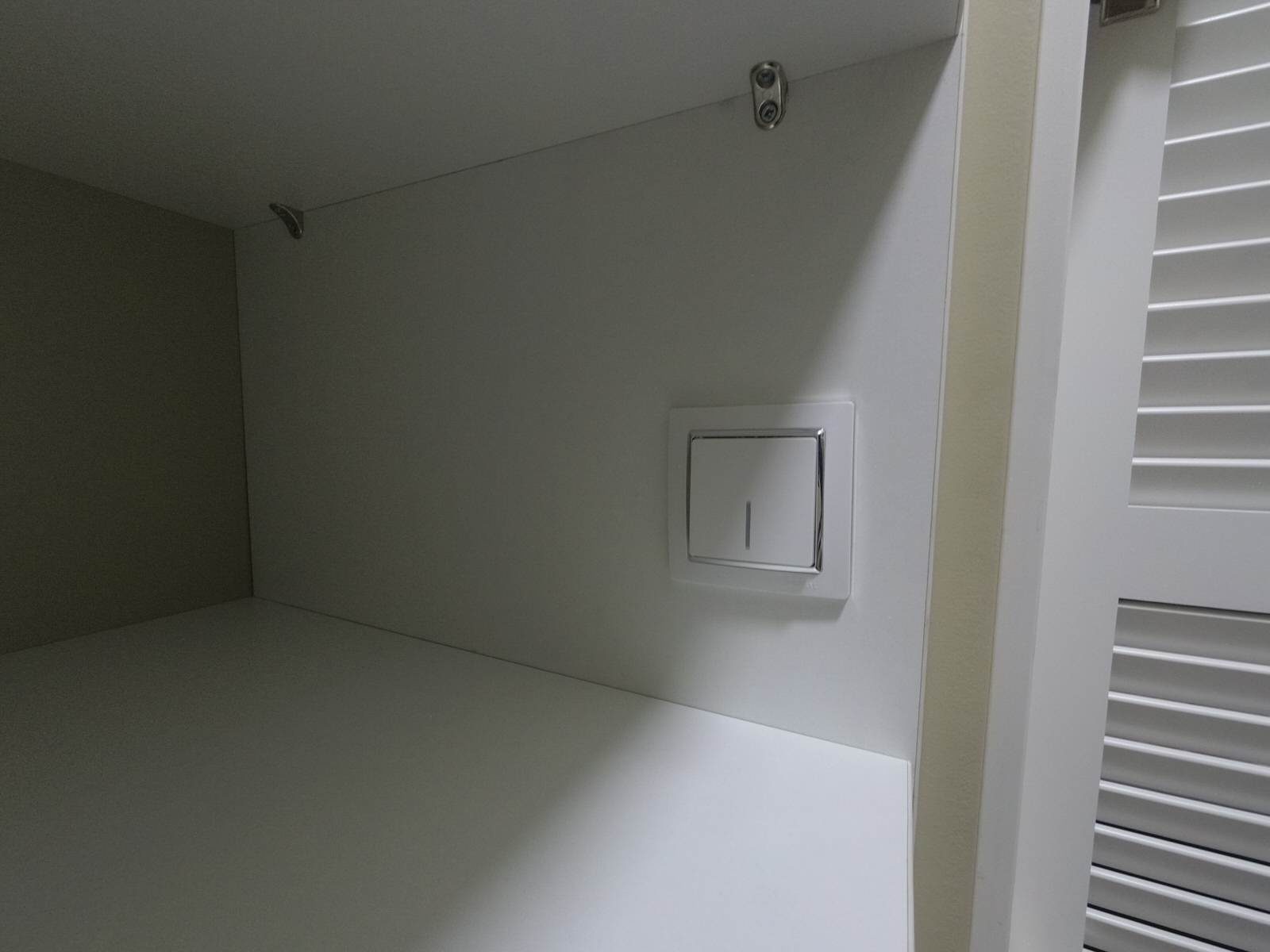 Двери-жалюзи в гардеробной