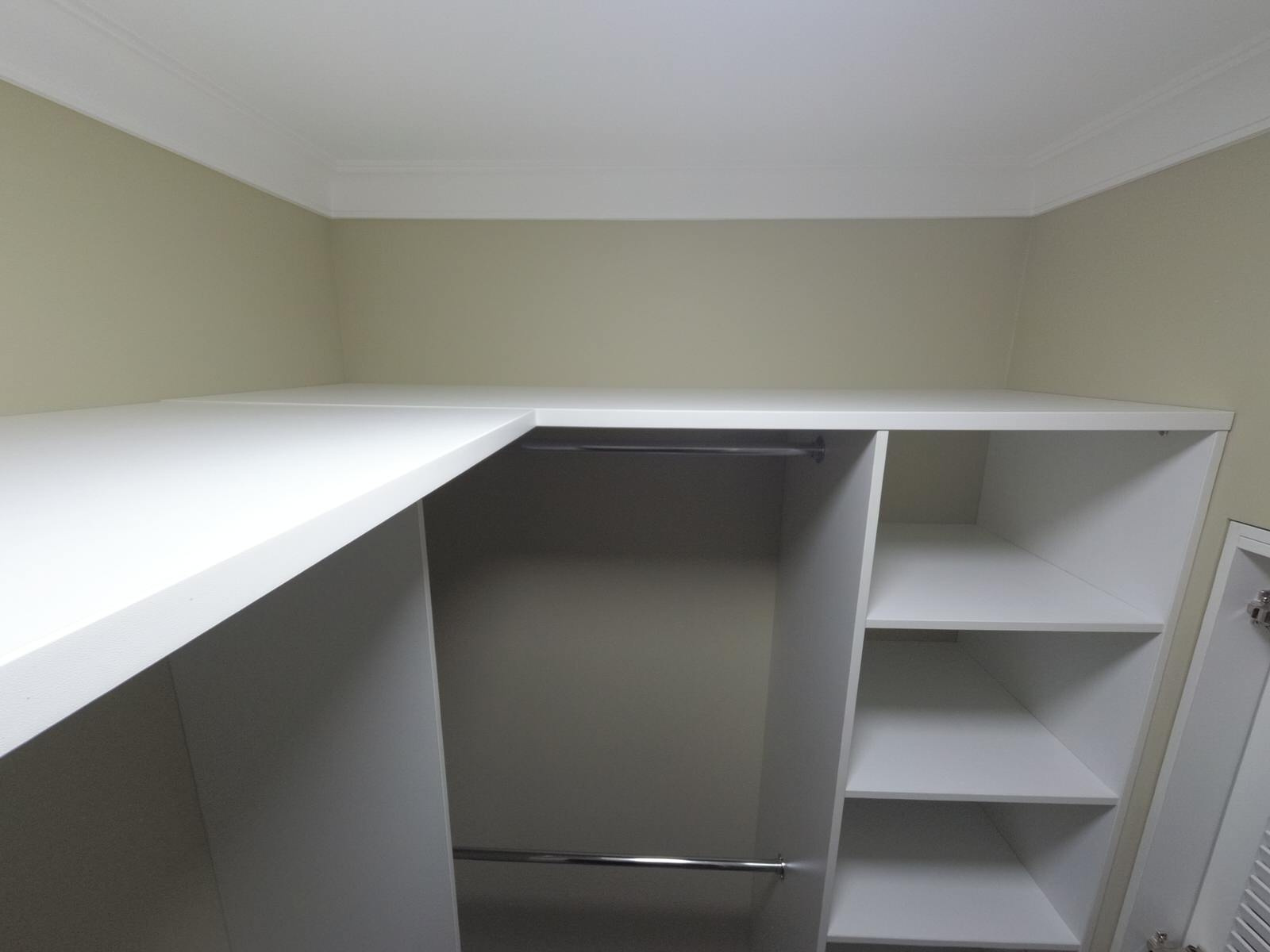 Двери-жалюзи в гардеробной