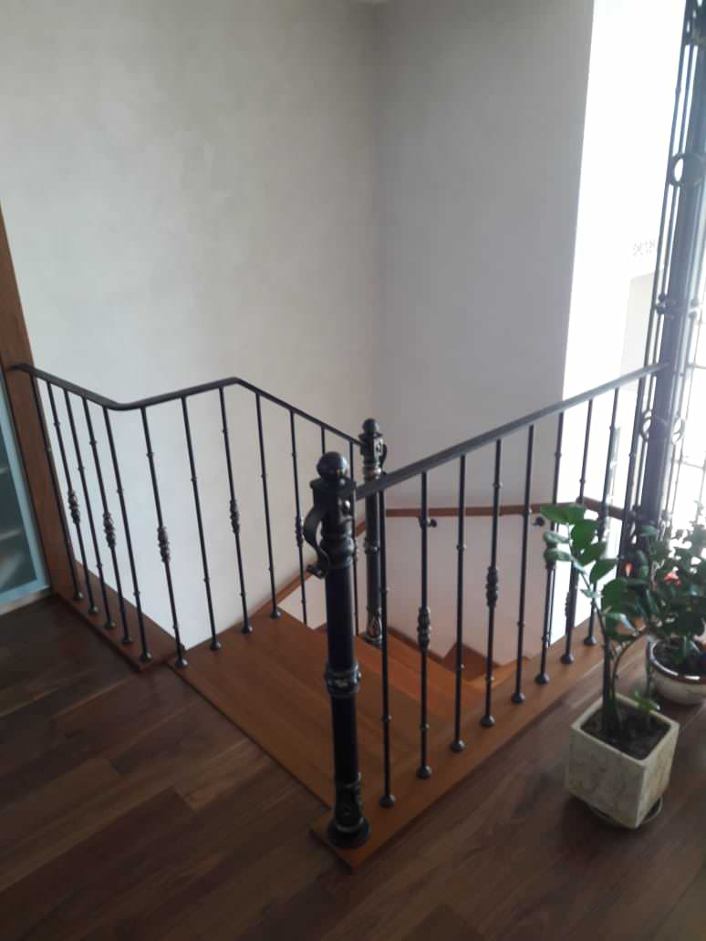 Винтовая лестница, с подсветкой.