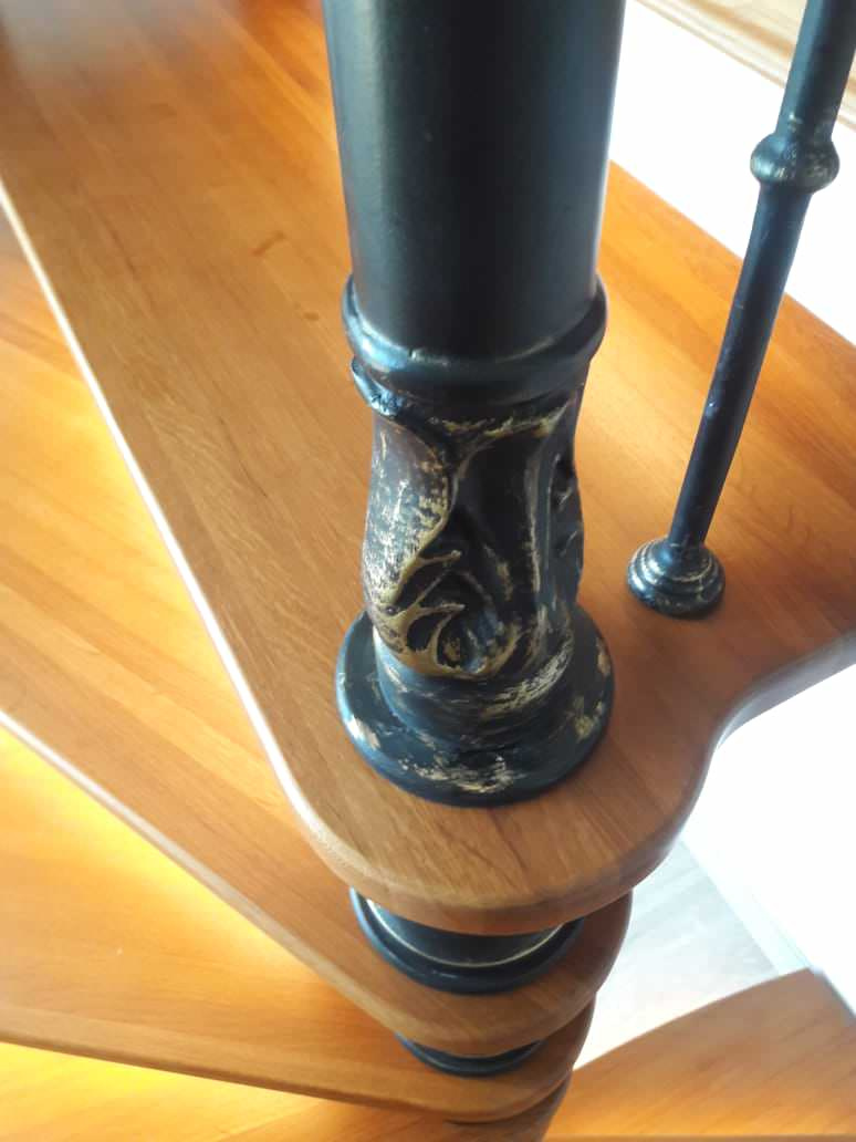 Винтовая лестница, с подсветкой.