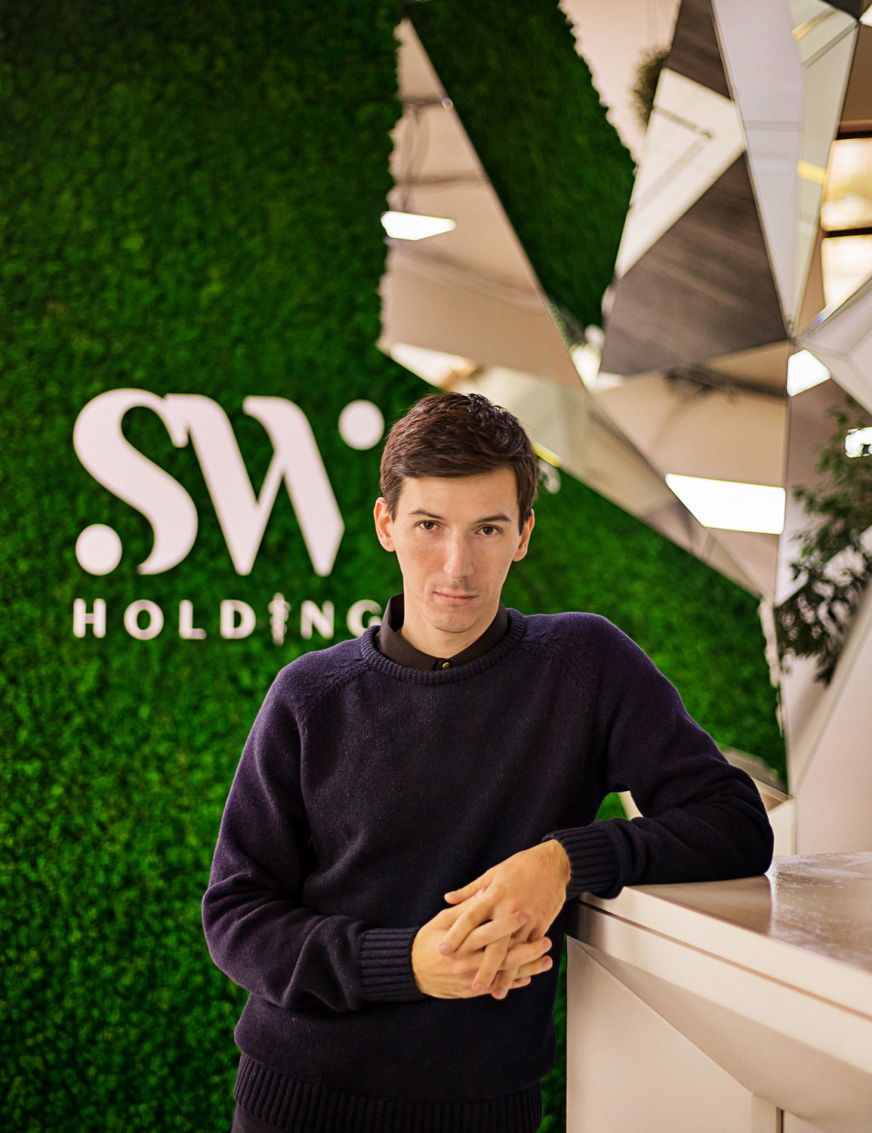 Интерьер входной группы салона красоты SW HOLDING в Эко-стиле