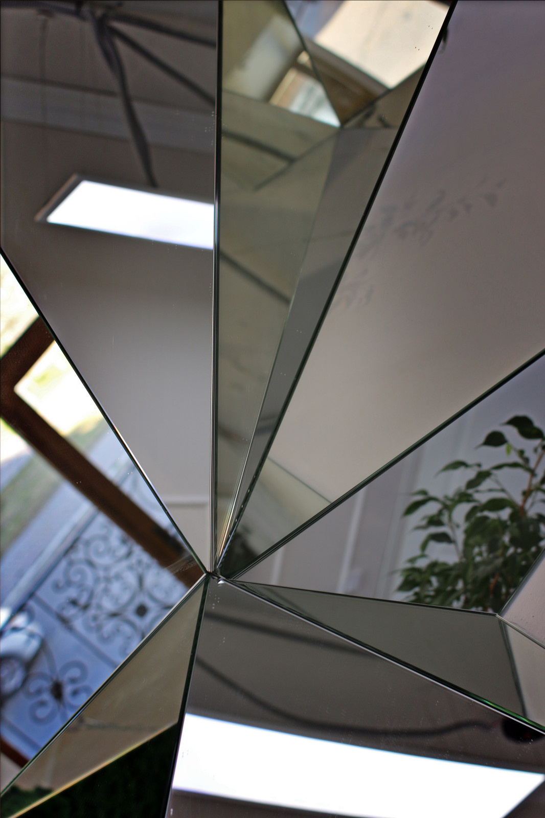 Интерьер входной группы салона красоты SW HOLDING в Эко-стиле