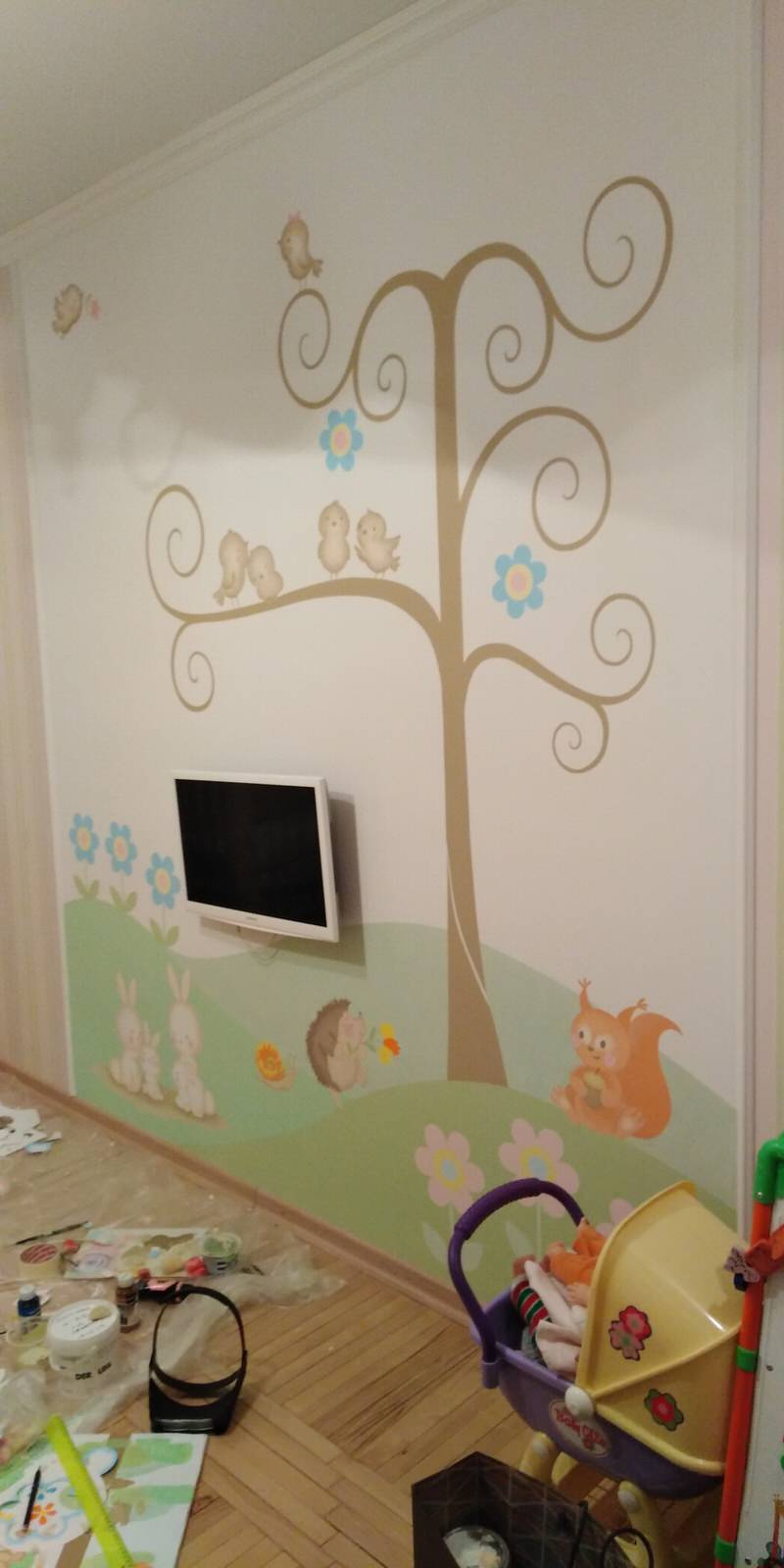 Роспись стен в детской комнате