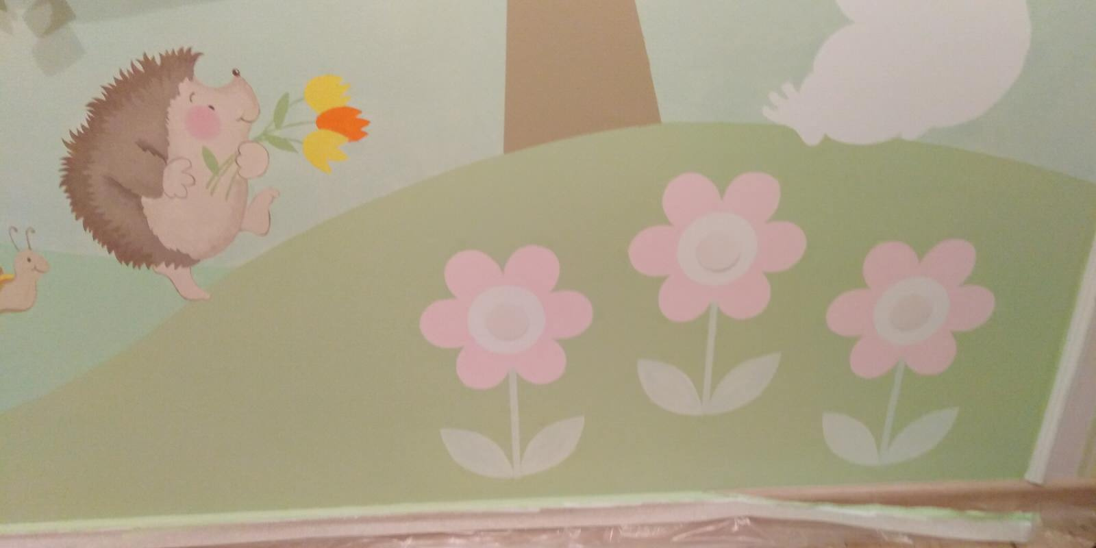 Роспись стен в детской комнате