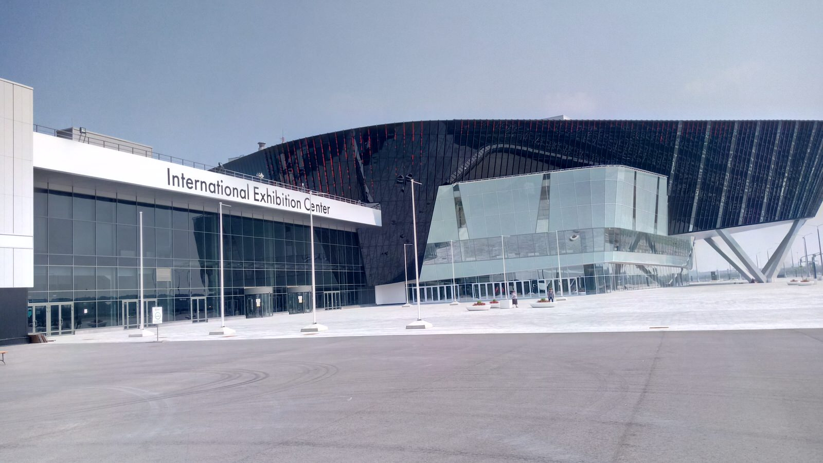 Фасад выставочного центра