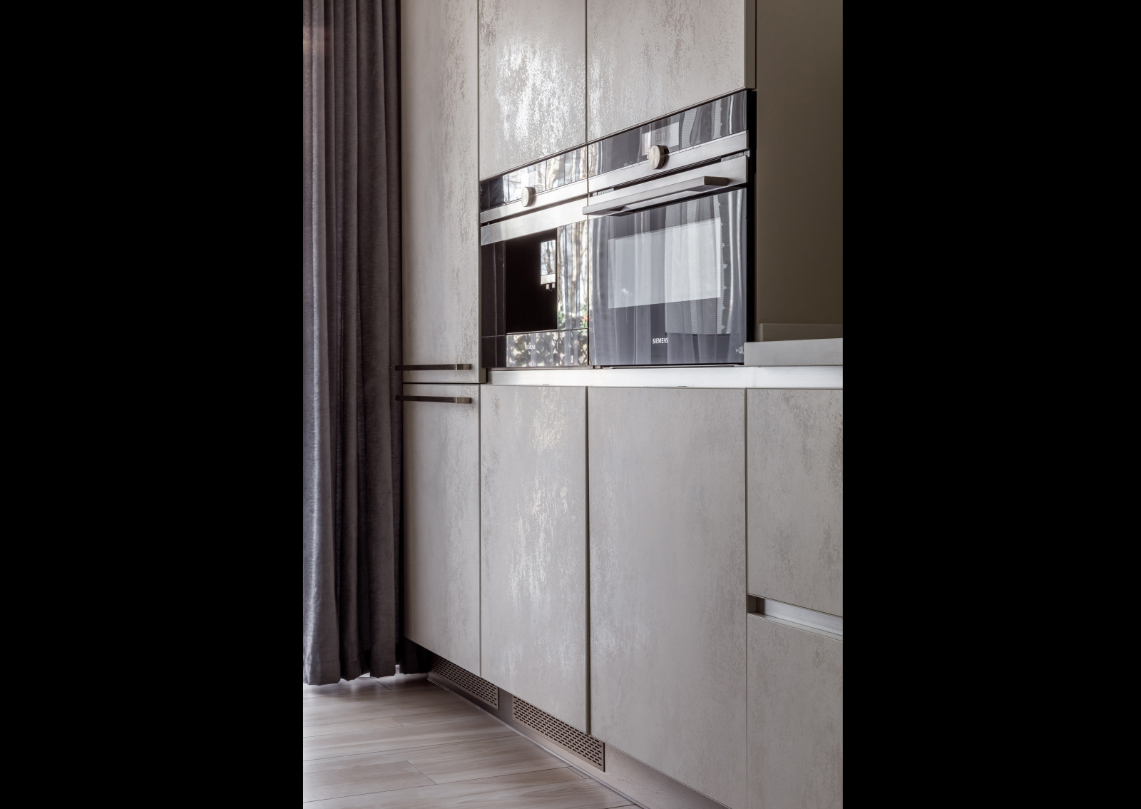 История с продолжением (фотографии кухни-гостиной)